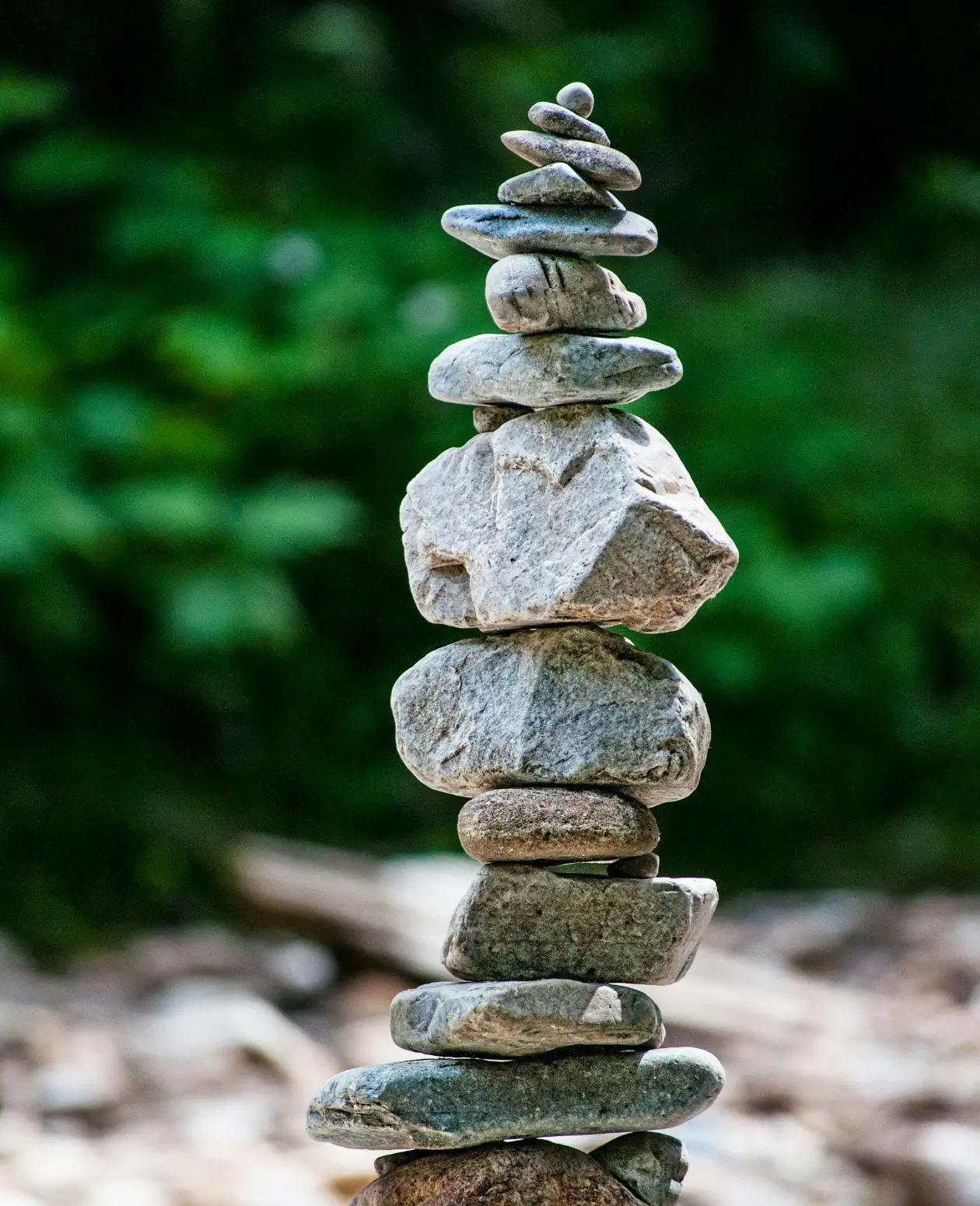 Cairn am Fluss